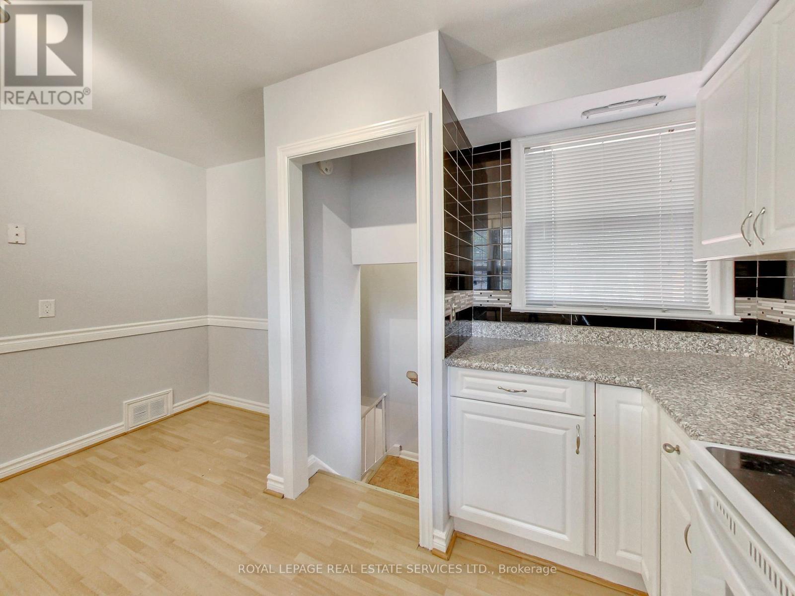 












606 BYNGMOUNT AVENUE

,
Mississauga,




Ontario
L5G1R1

