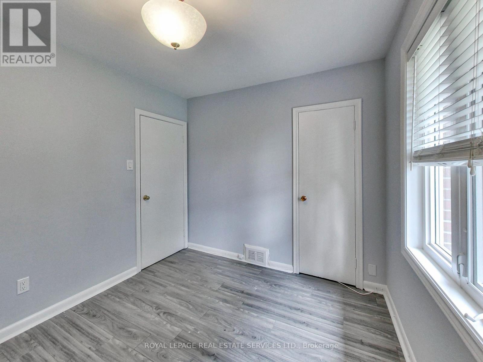 












606 BYNGMOUNT AVENUE

,
Mississauga,




Ontario
L5G1R1

