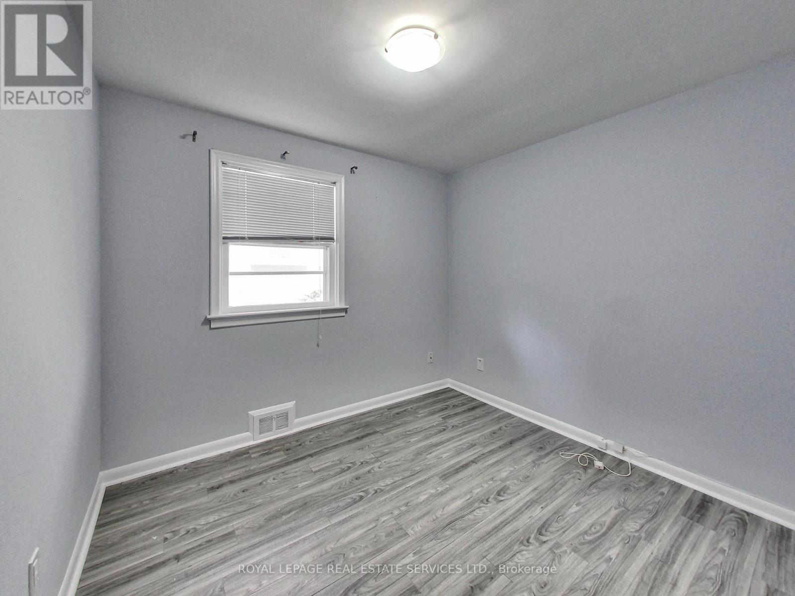 












606 BYNGMOUNT AVENUE

,
Mississauga,




Ontario
L5G1R1

