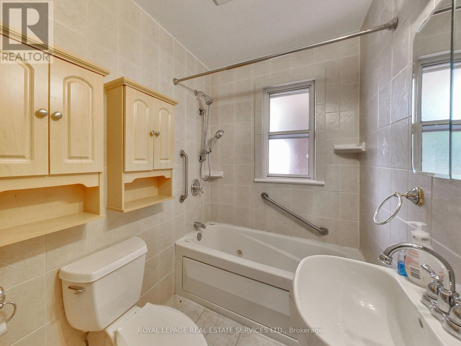 












606 BYNGMOUNT AVENUE

,
Mississauga,




Ontario
L5G1R1

