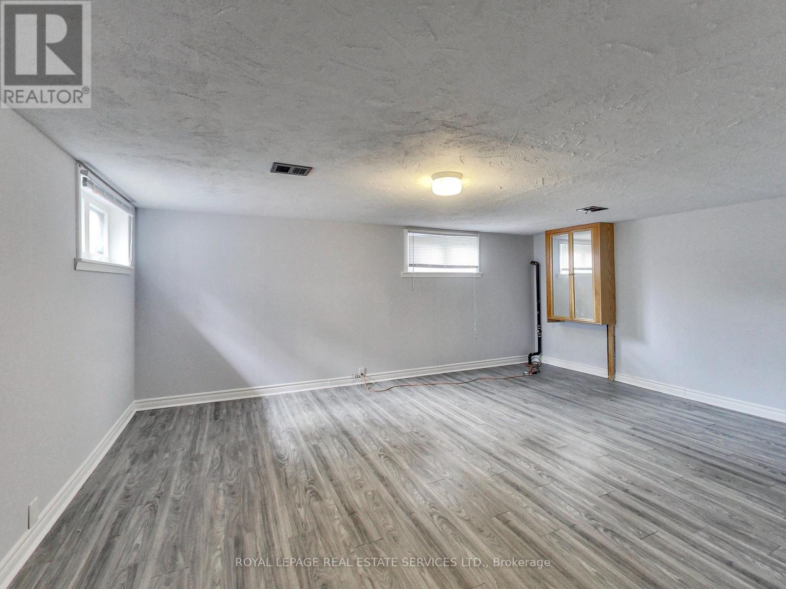 












606 BYNGMOUNT AVENUE

,
Mississauga,




Ontario
L5G1R1

