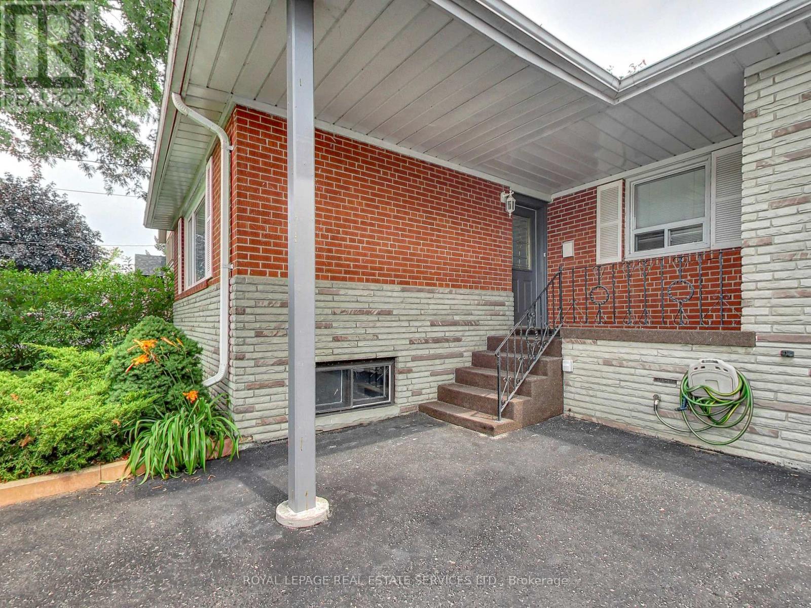 












606 BYNGMOUNT AVENUE

,
Mississauga,




Ontario
L5G1R1

