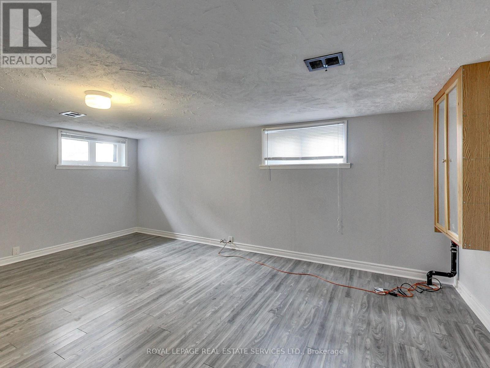 












606 BYNGMOUNT AVENUE

,
Mississauga,




Ontario
L5G1R1

