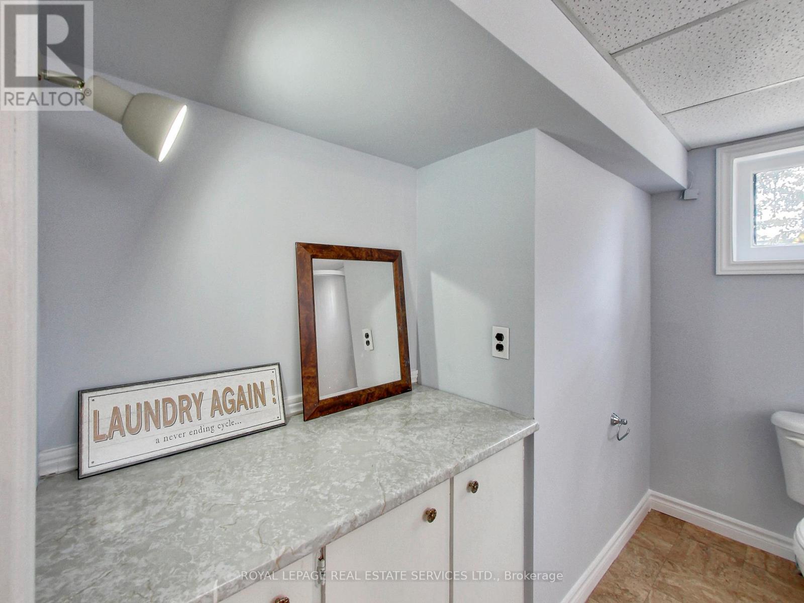 












606 BYNGMOUNT AVENUE

,
Mississauga,




Ontario
L5G1R1

