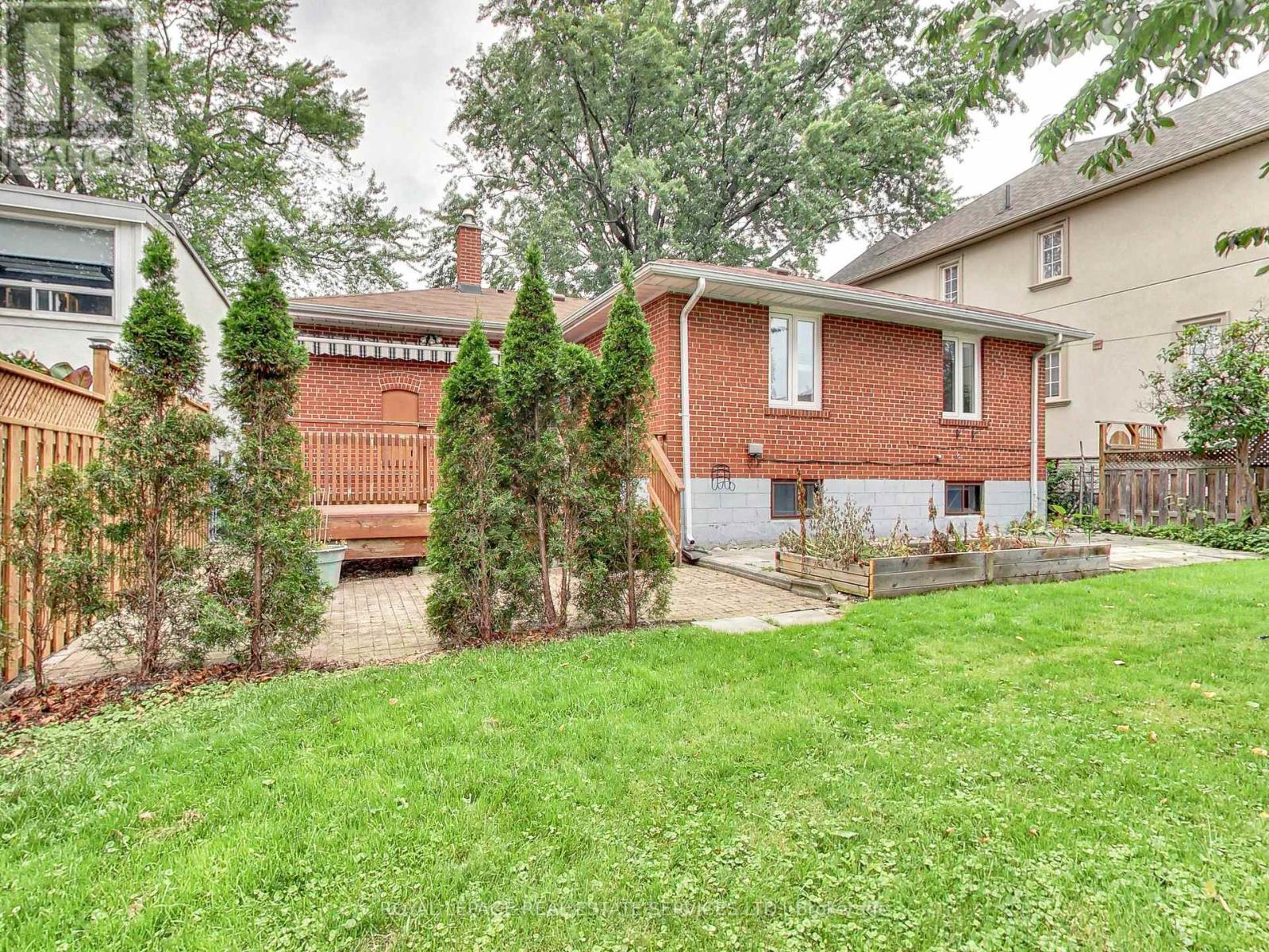 












606 BYNGMOUNT AVENUE

,
Mississauga,




Ontario
L5G1R1

