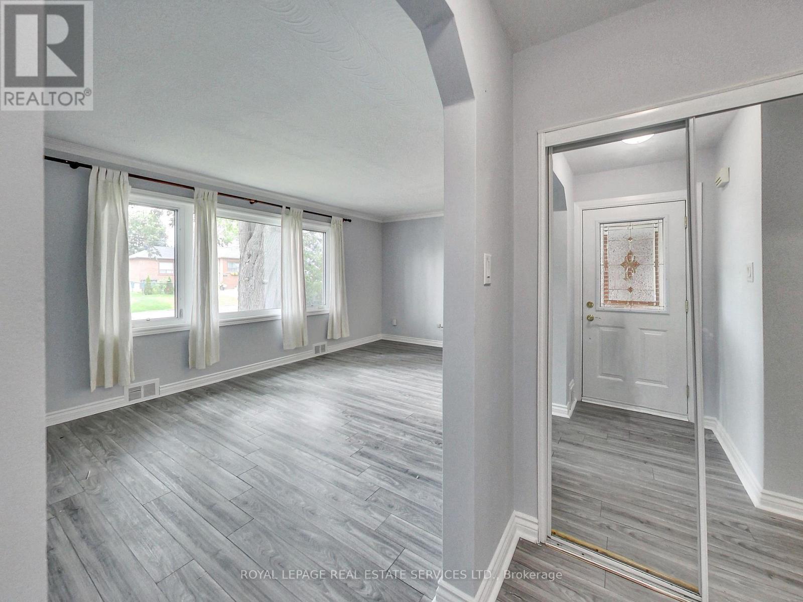 












606 BYNGMOUNT AVENUE

,
Mississauga,




Ontario
L5G1R1

