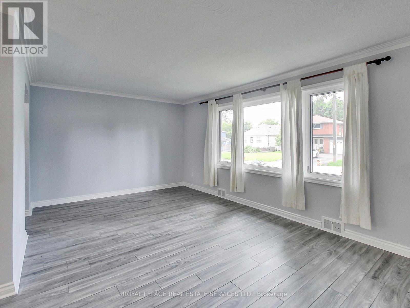 












606 BYNGMOUNT AVENUE

,
Mississauga,




Ontario
L5G1R1


