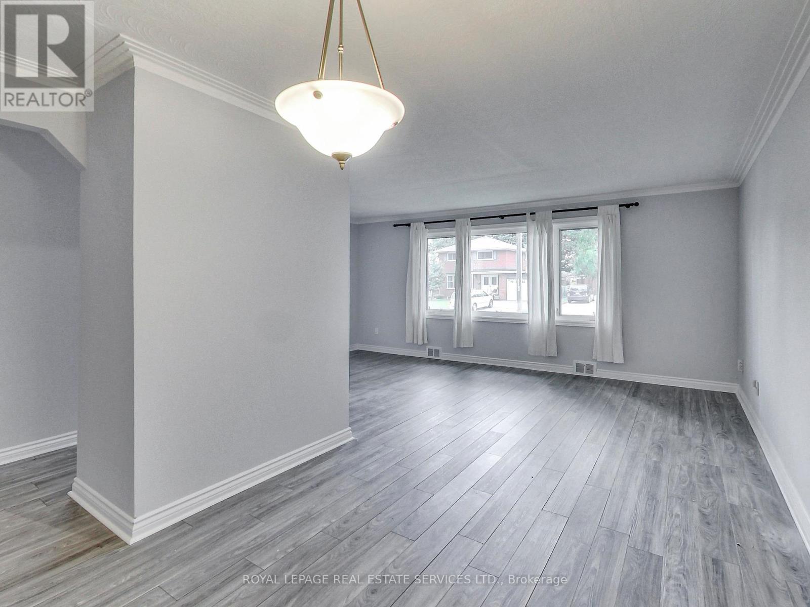 












606 BYNGMOUNT AVENUE

,
Mississauga,




Ontario
L5G1R1

