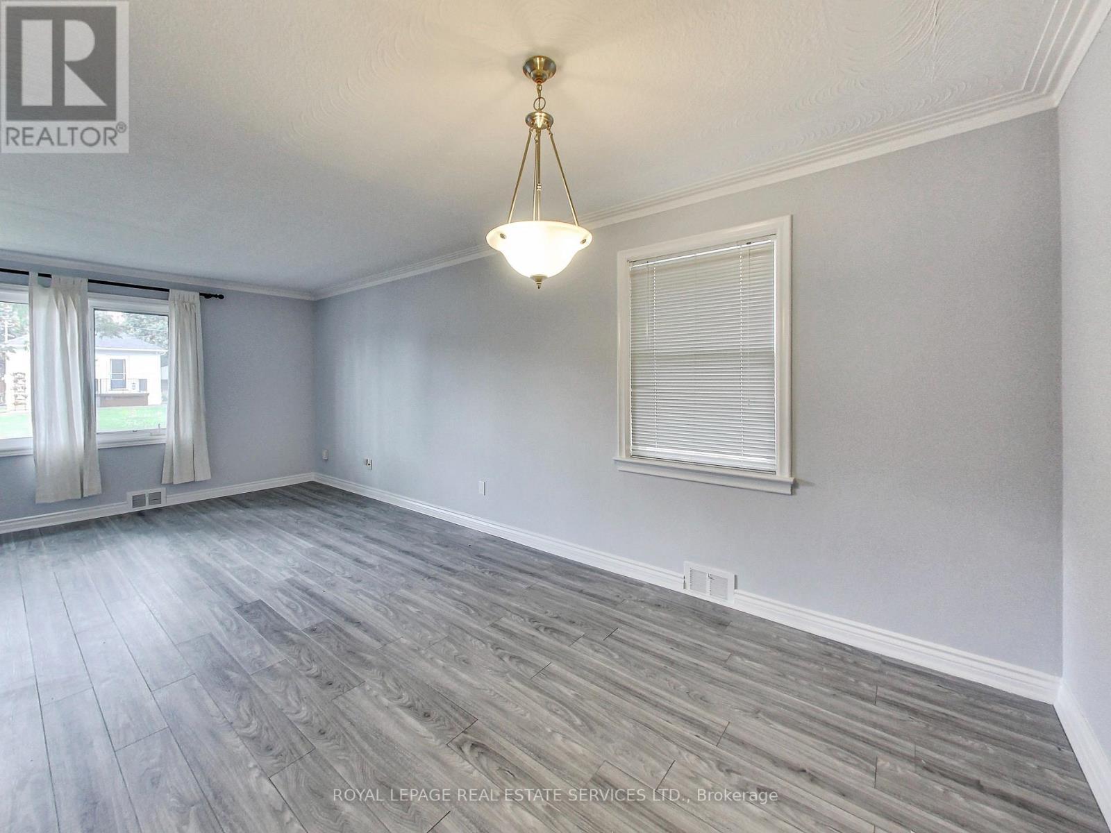 












606 BYNGMOUNT AVENUE

,
Mississauga,




Ontario
L5G1R1


