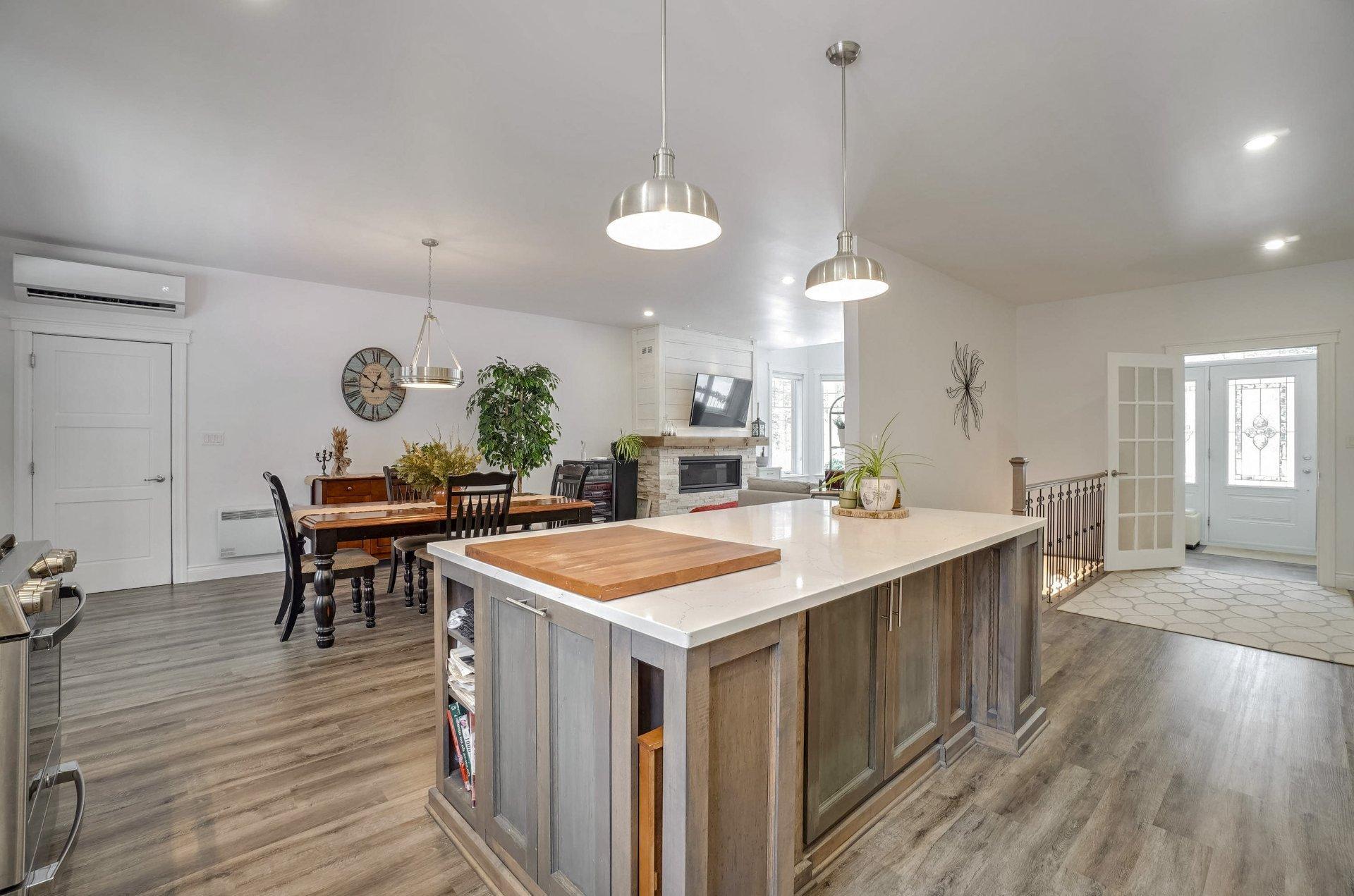 









111


Rue du Joli-Bois

,
Sainte-Marguerite-du-Lac-Masson,




QC
J0T1L0

