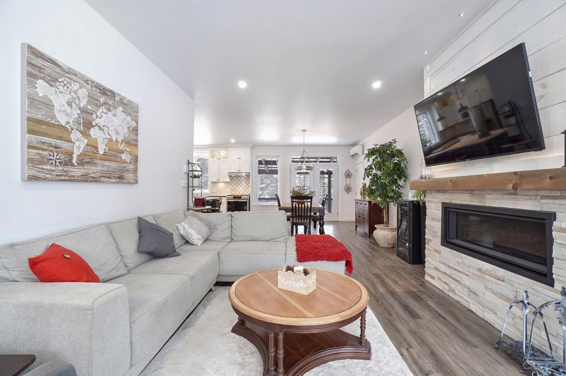 









111


Rue du Joli-Bois

,
Sainte-Marguerite-du-Lac-Masson,




QC
J0T1L0

