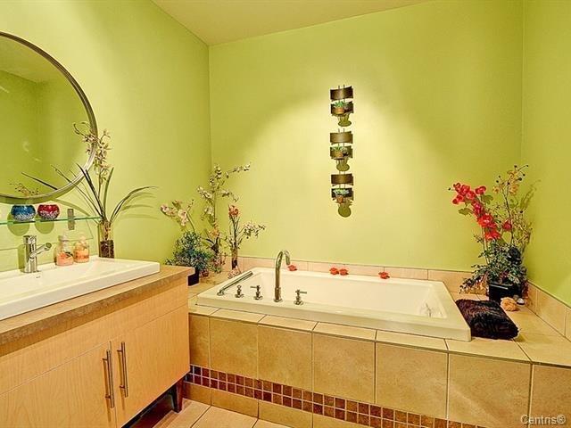 









4294


Av. Papineau

,
Montréal (Le Plateau-Mont-Royal),




QC
H2H1S9

