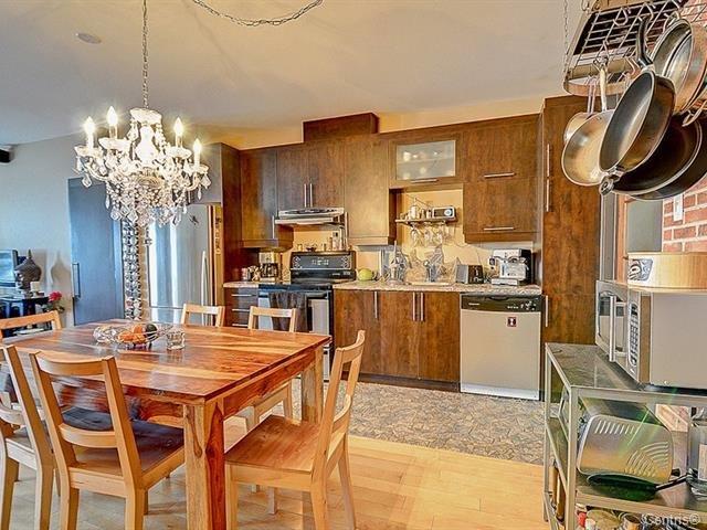 









4294


Av. Papineau

,
Montréal (Le Plateau-Mont-Royal),




QC
H2H1S9

