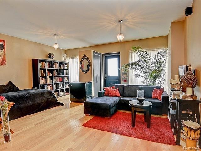 









4294


Av. Papineau

,
Montréal (Le Plateau-Mont-Royal),




QC
H2H1S9


