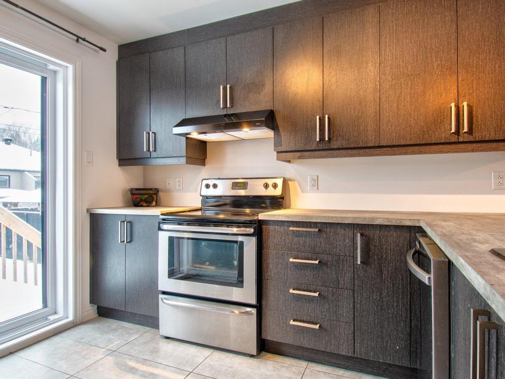 









826


Rue Papineau

,
Saint-Roch-de-Richelieu,




QC
J0L2M0

