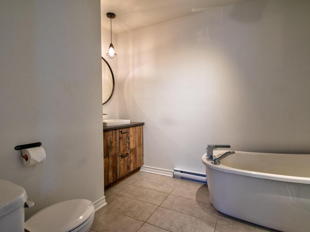 









826


Rue Papineau

,
Saint-Roch-de-Richelieu,




QC
J0L2M0


