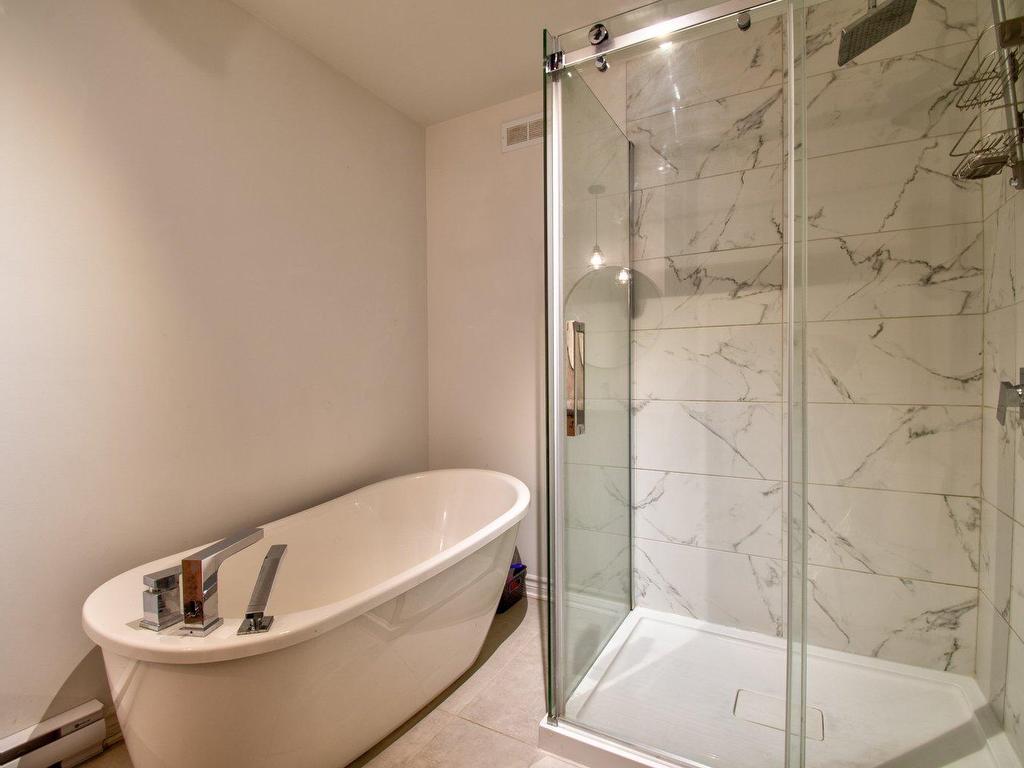 









826


Rue Papineau

,
Saint-Roch-de-Richelieu,




QC
J0L2M0

