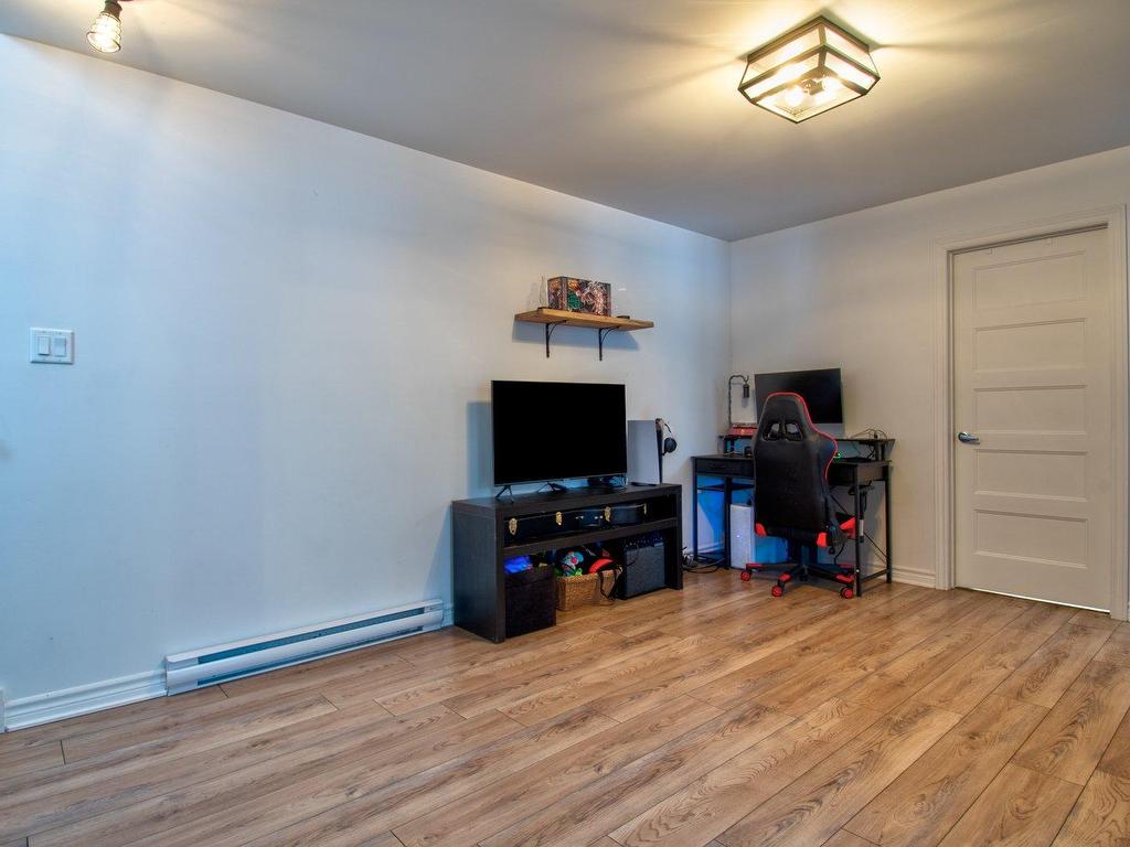 









826


Rue Papineau

,
Saint-Roch-de-Richelieu,




QC
J0L2M0

