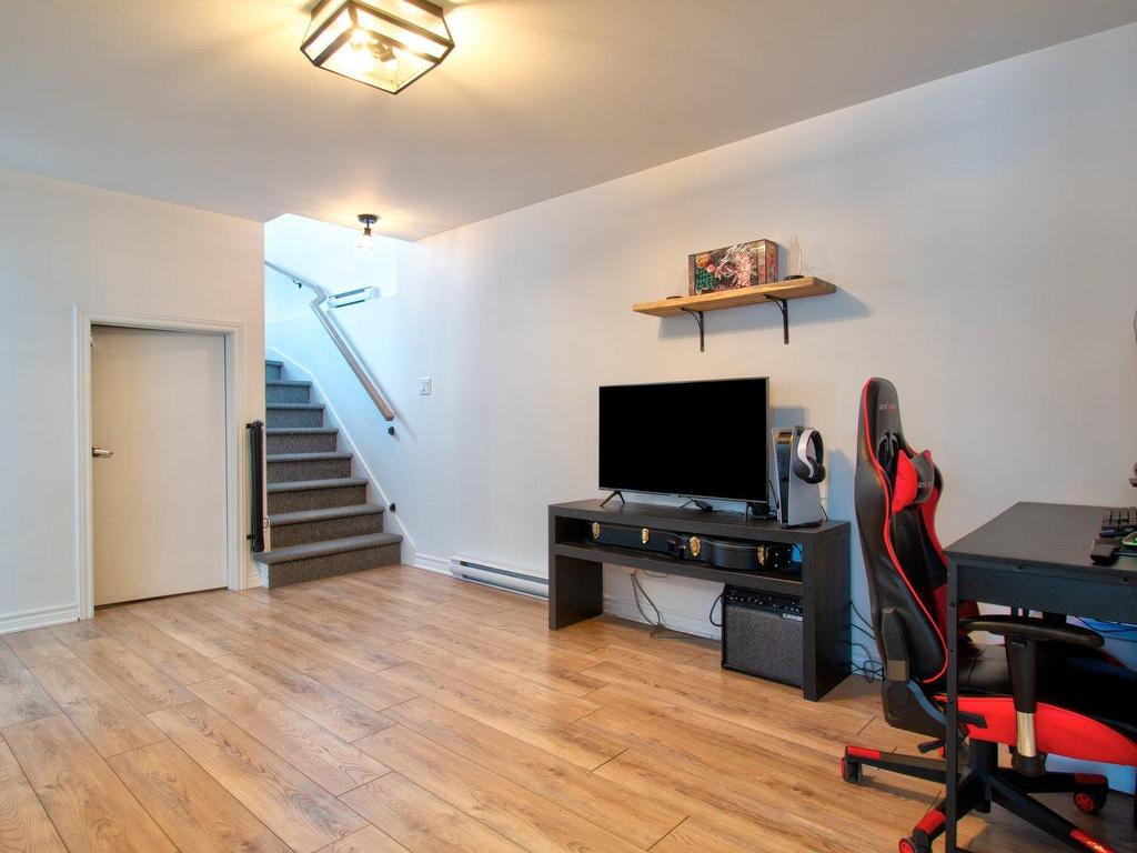 









826


Rue Papineau

,
Saint-Roch-de-Richelieu,




QC
J0L2M0

