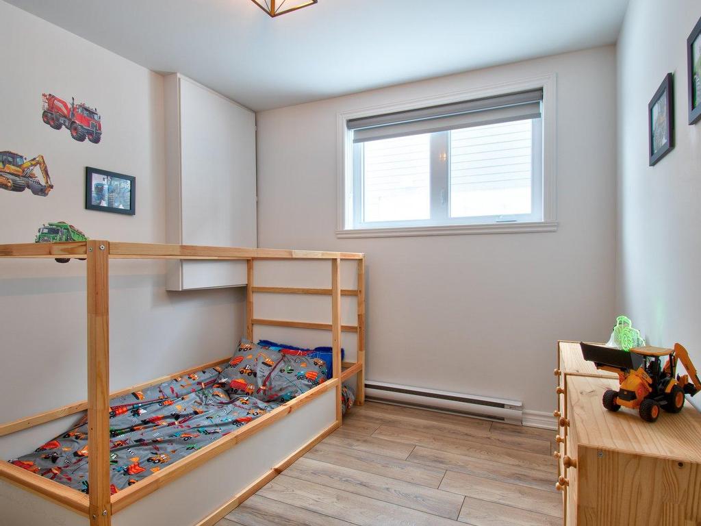 









826


Rue Papineau

,
Saint-Roch-de-Richelieu,




QC
J0L2M0

