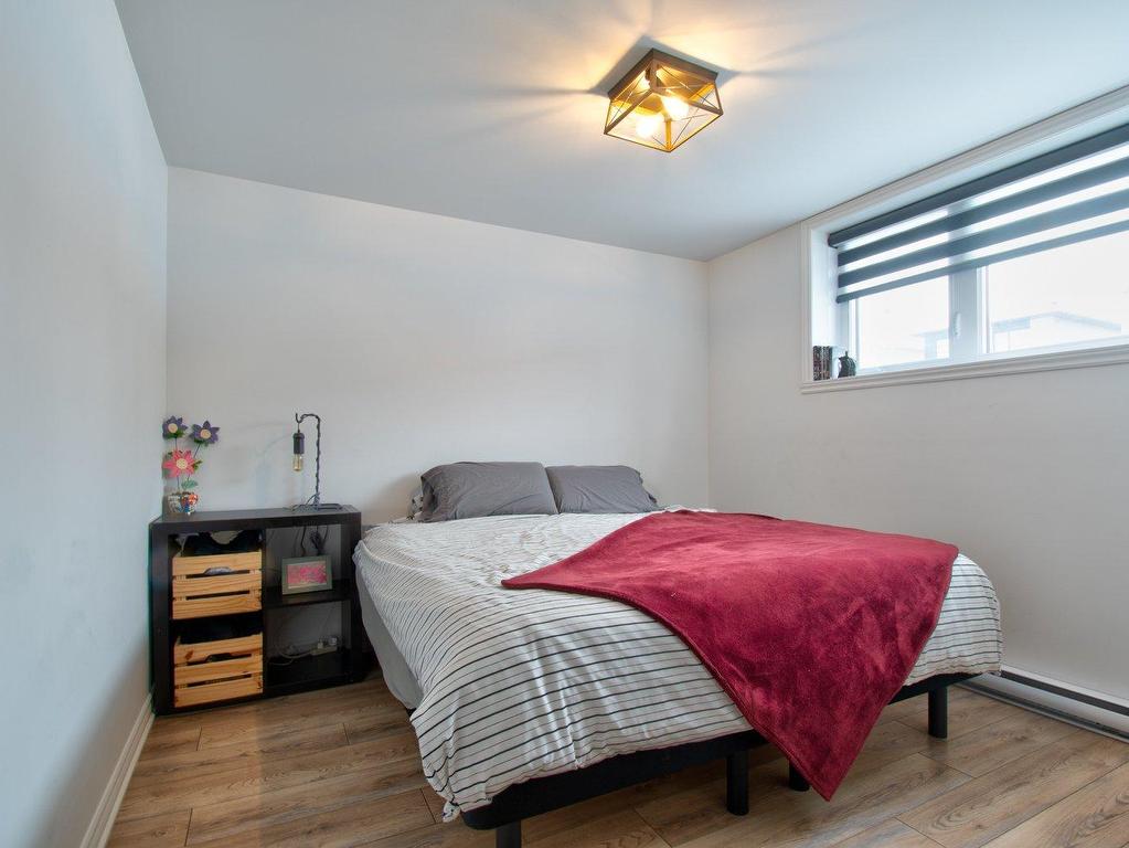 









826


Rue Papineau

,
Saint-Roch-de-Richelieu,




QC
J0L2M0

