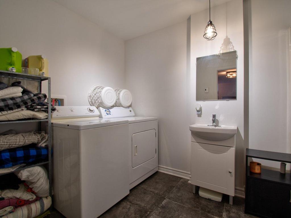 









826


Rue Papineau

,
Saint-Roch-de-Richelieu,




QC
J0L2M0

