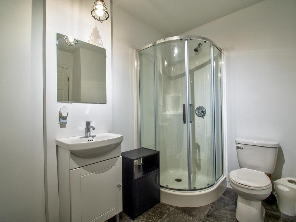 









826


Rue Papineau

,
Saint-Roch-de-Richelieu,




QC
J0L2M0

