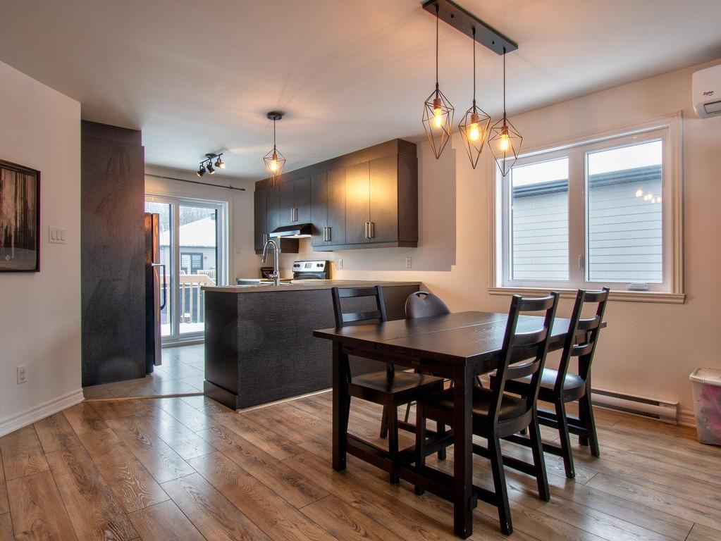 









826


Rue Papineau

,
Saint-Roch-de-Richelieu,




QC
J0L2M0

