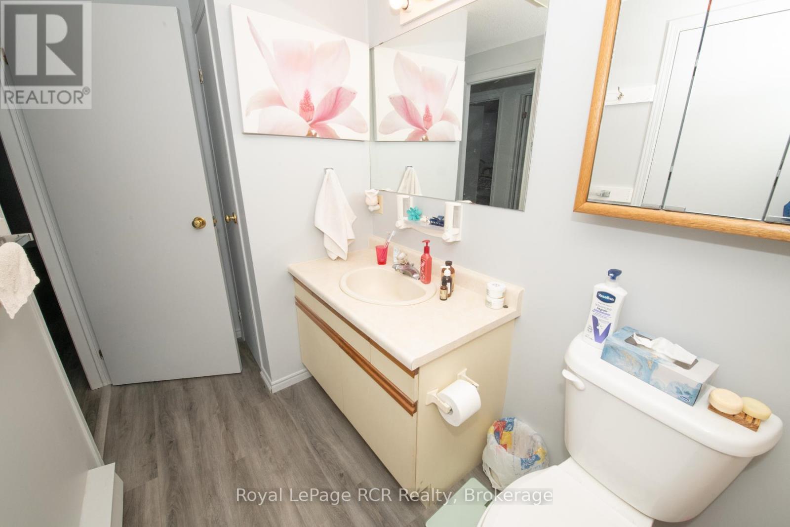 












108 - 497 BIRMINGHAM ST. EAST STREET E

,
Wellington North (Mount Forest),




Ontario
N0G2L1

