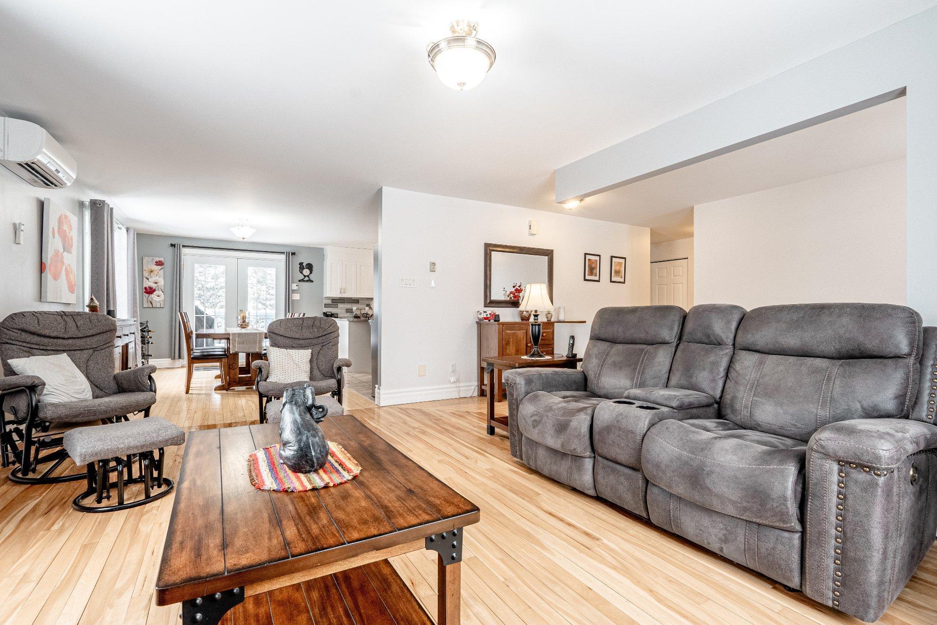 









1906


Ch. Gendron

,
Stanstead - Canton,




QC
J1X3W4

