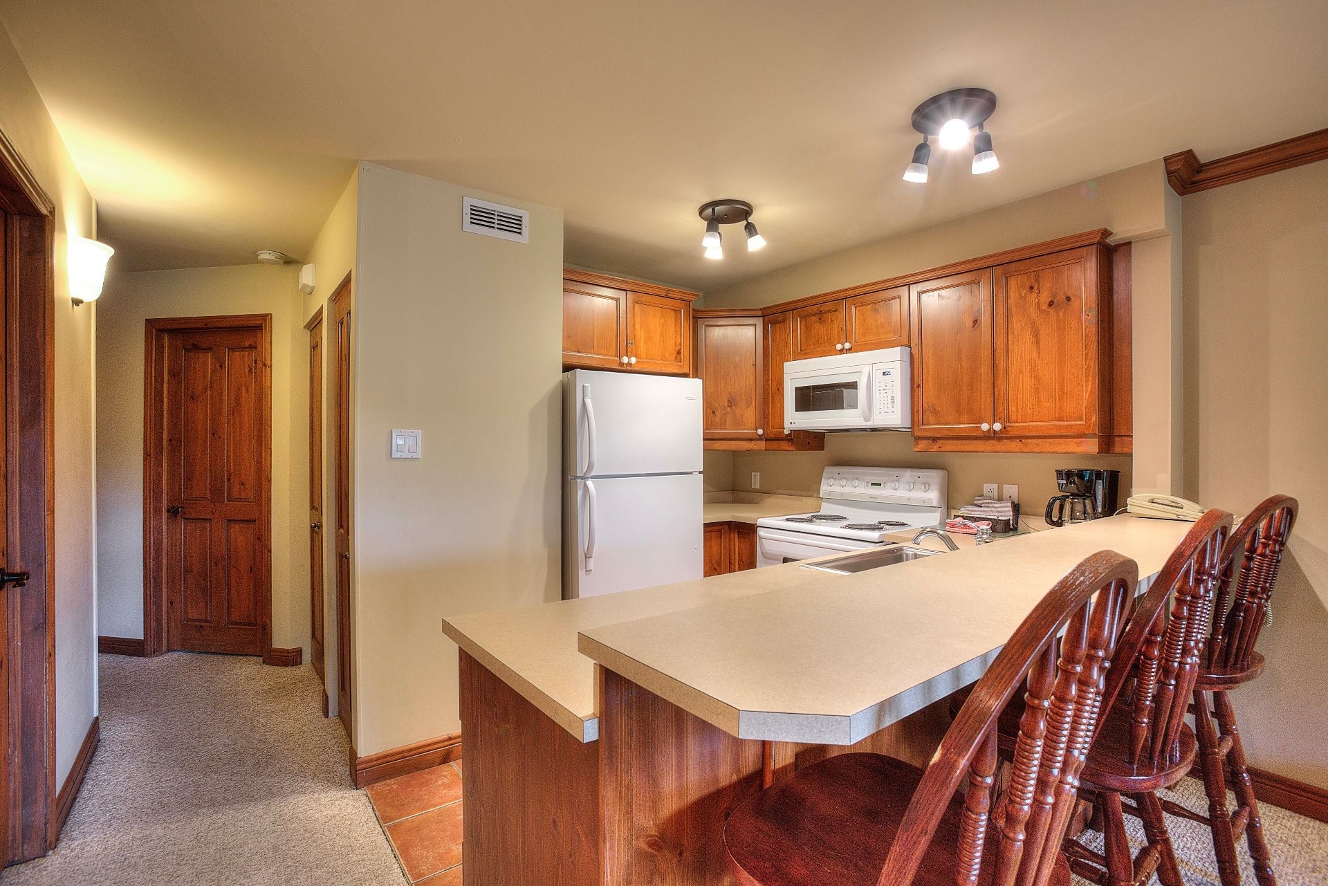 









185


Rue du Mont-Plaisant

, 6,
Mont-Tremblant,




QC
J8E1L2

