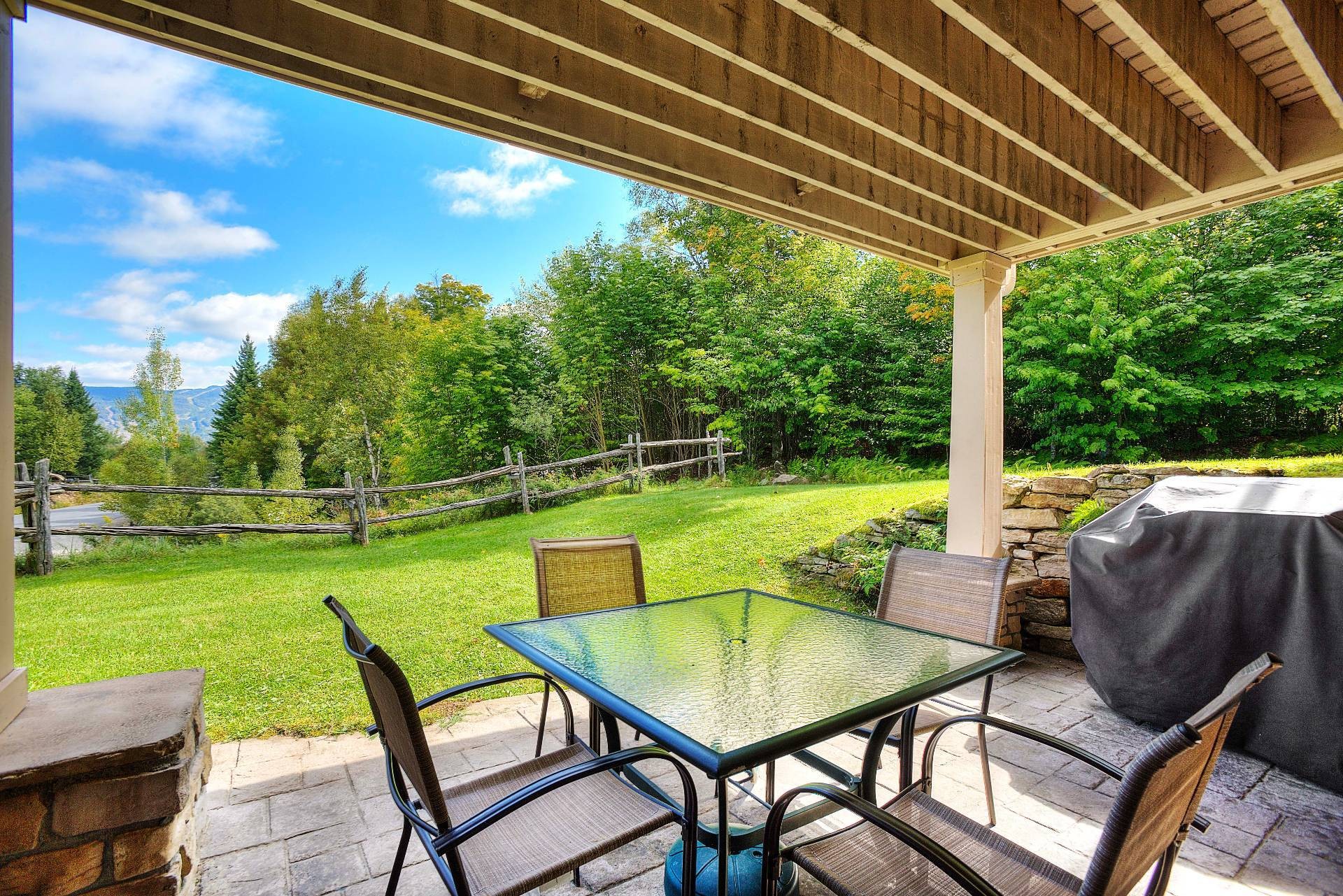 









185


Rue du Mont-Plaisant

, 6,
Mont-Tremblant,




QC
J8E1L2

