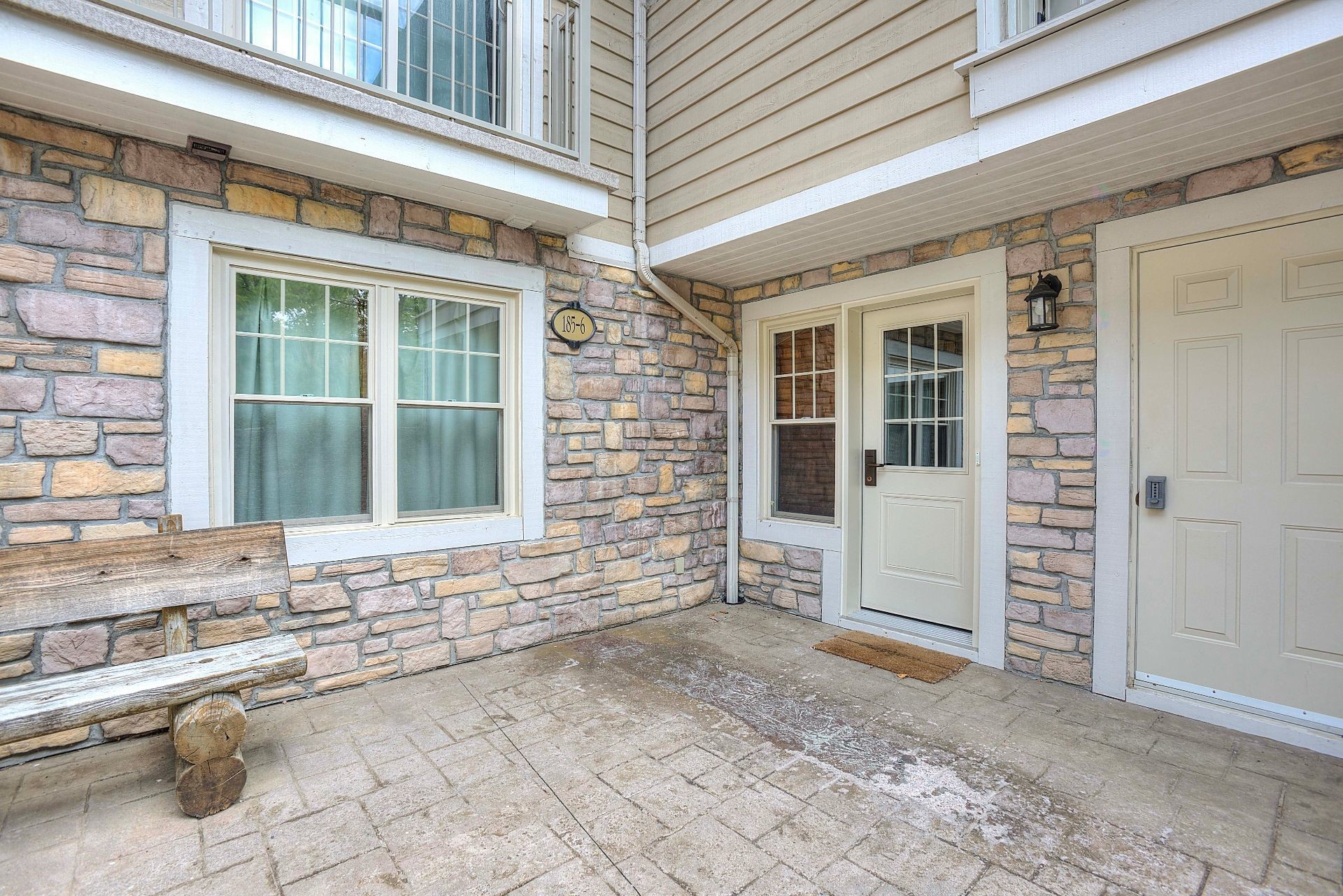 









185


Rue du Mont-Plaisant

, 6,
Mont-Tremblant,




QC
J8E1L2

