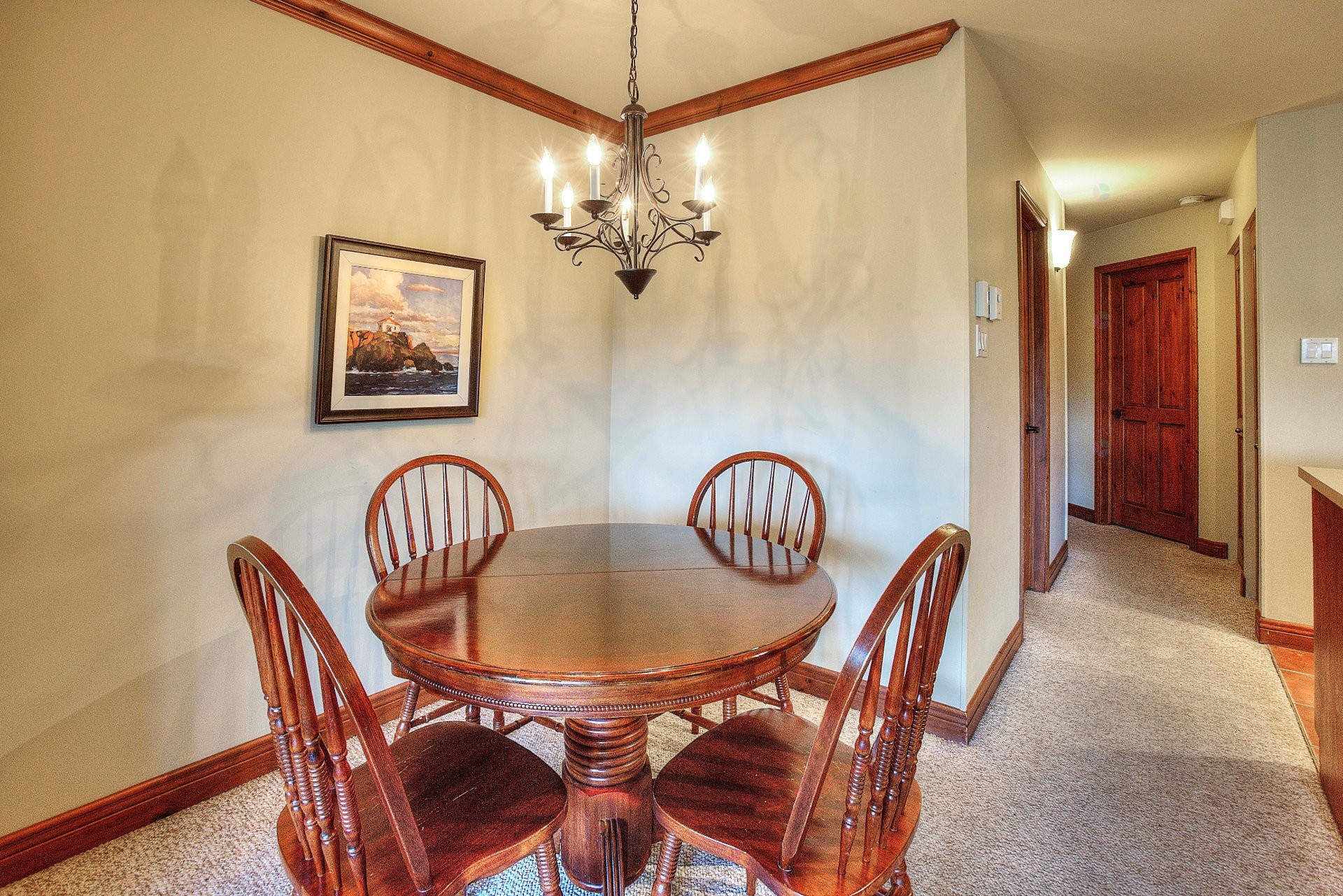 









185


Rue du Mont-Plaisant

, 6,
Mont-Tremblant,




QC
J8E1L2

