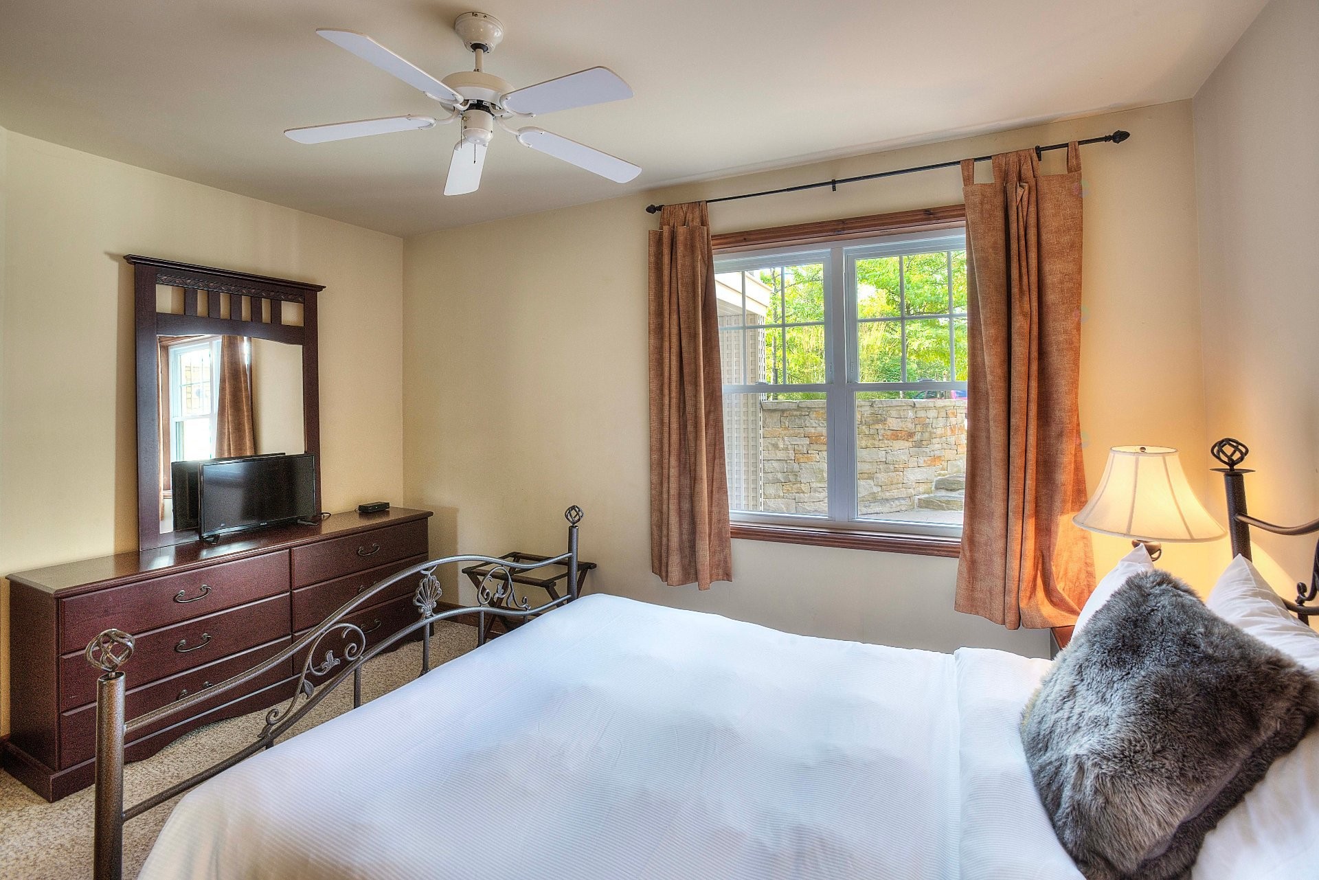 









185


Rue du Mont-Plaisant

, 6,
Mont-Tremblant,




QC
J8E1L2

