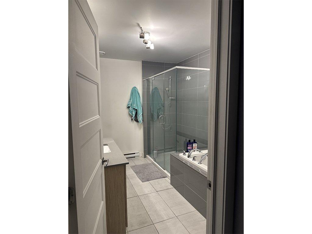 









6400


Rue de Chambéry

, 208,
Brossard,




QC
J4Z0N7

