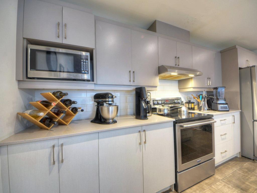 









6400


Rue de Chambéry

, 208,
Brossard,




QC
J4Z0N7

