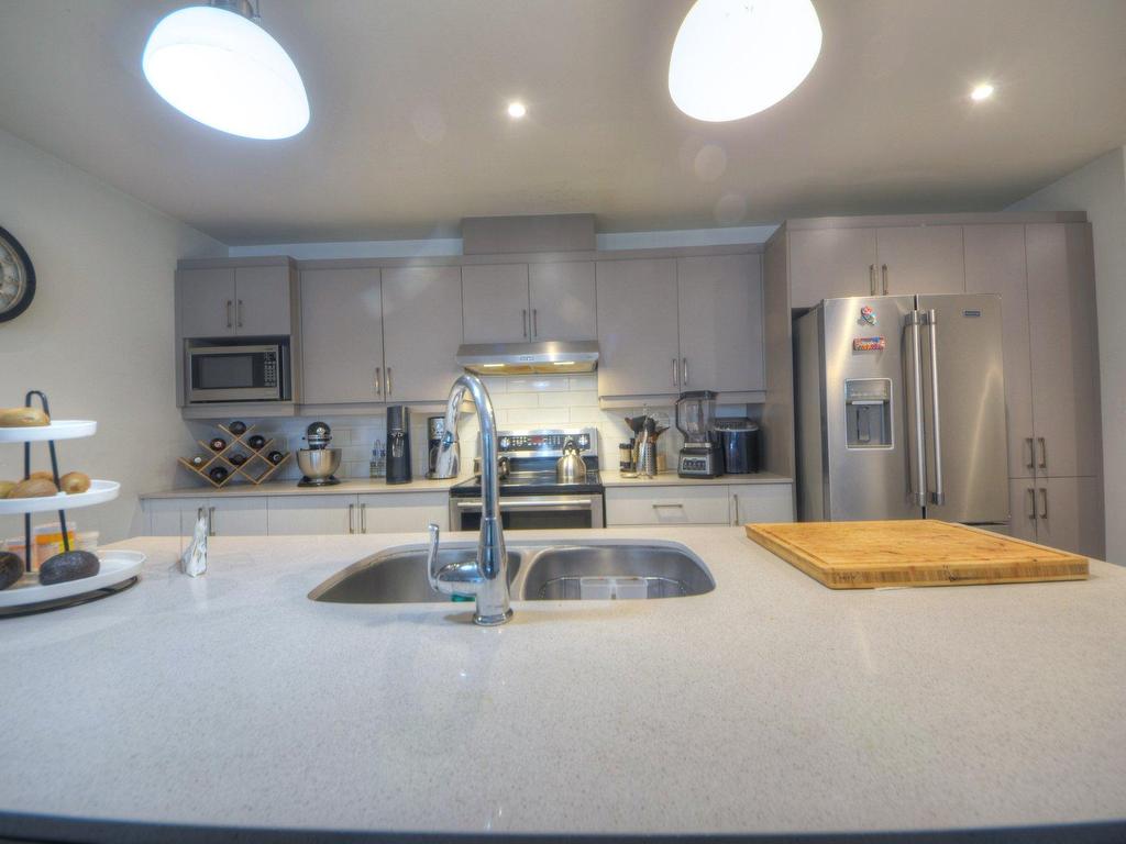 









6400


Rue de Chambéry

, 208,
Brossard,




QC
J4Z0N7

