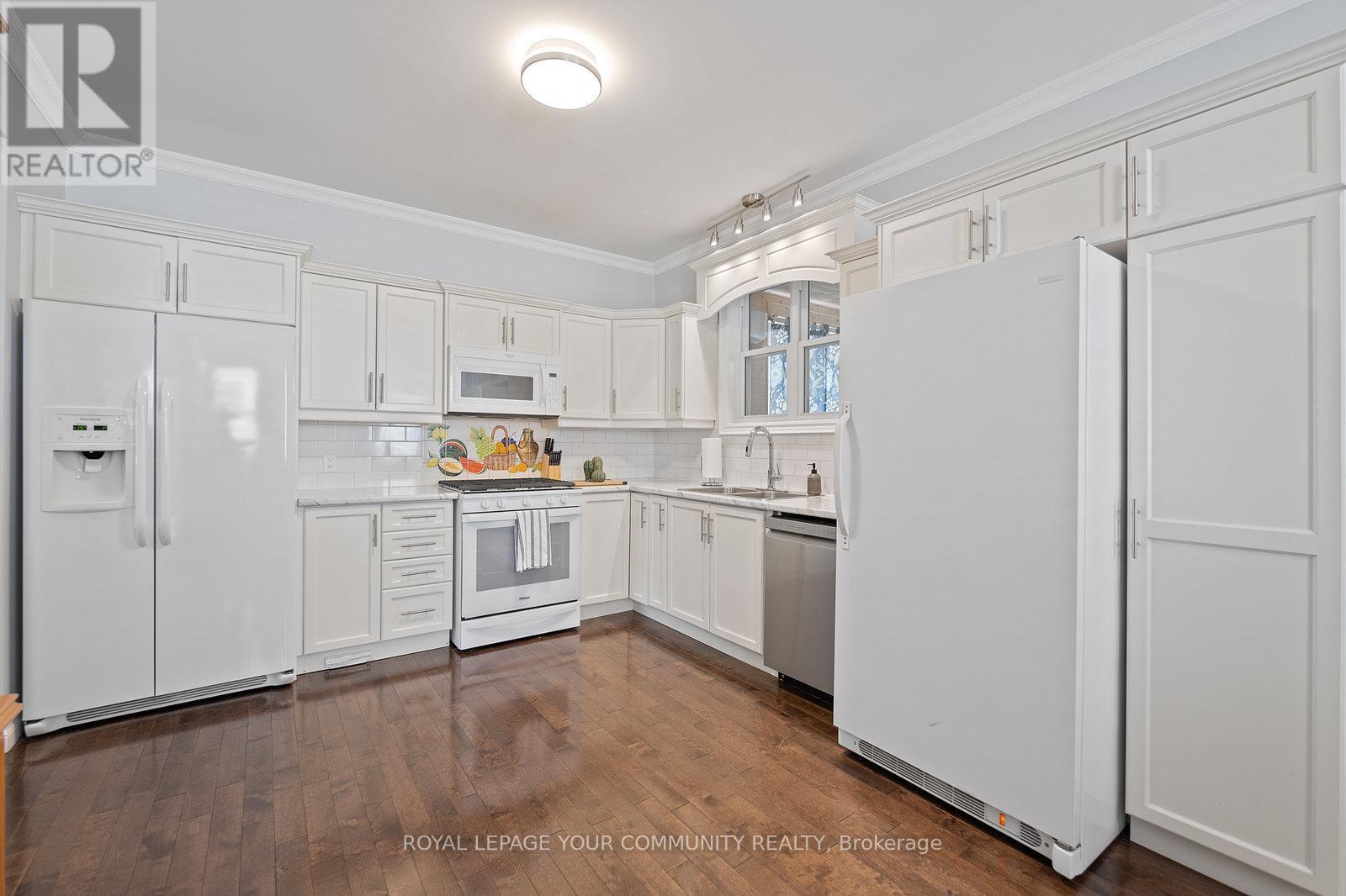












870 BEACH BOULEVARD

,
Hamilton,




Ontario
L8H6Z4

