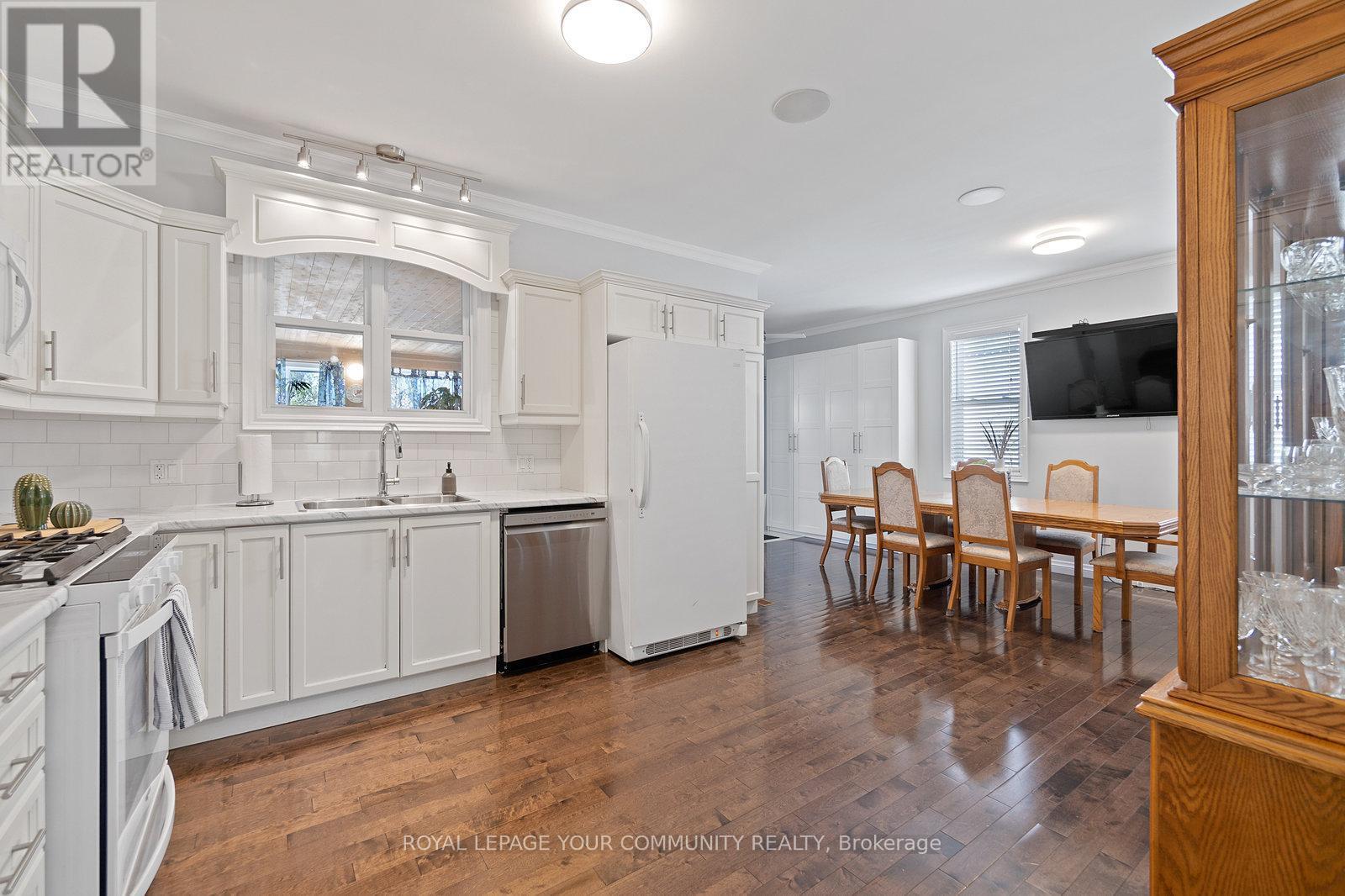 












870 BEACH BOULEVARD

,
Hamilton,




Ontario
L8H6Z4

