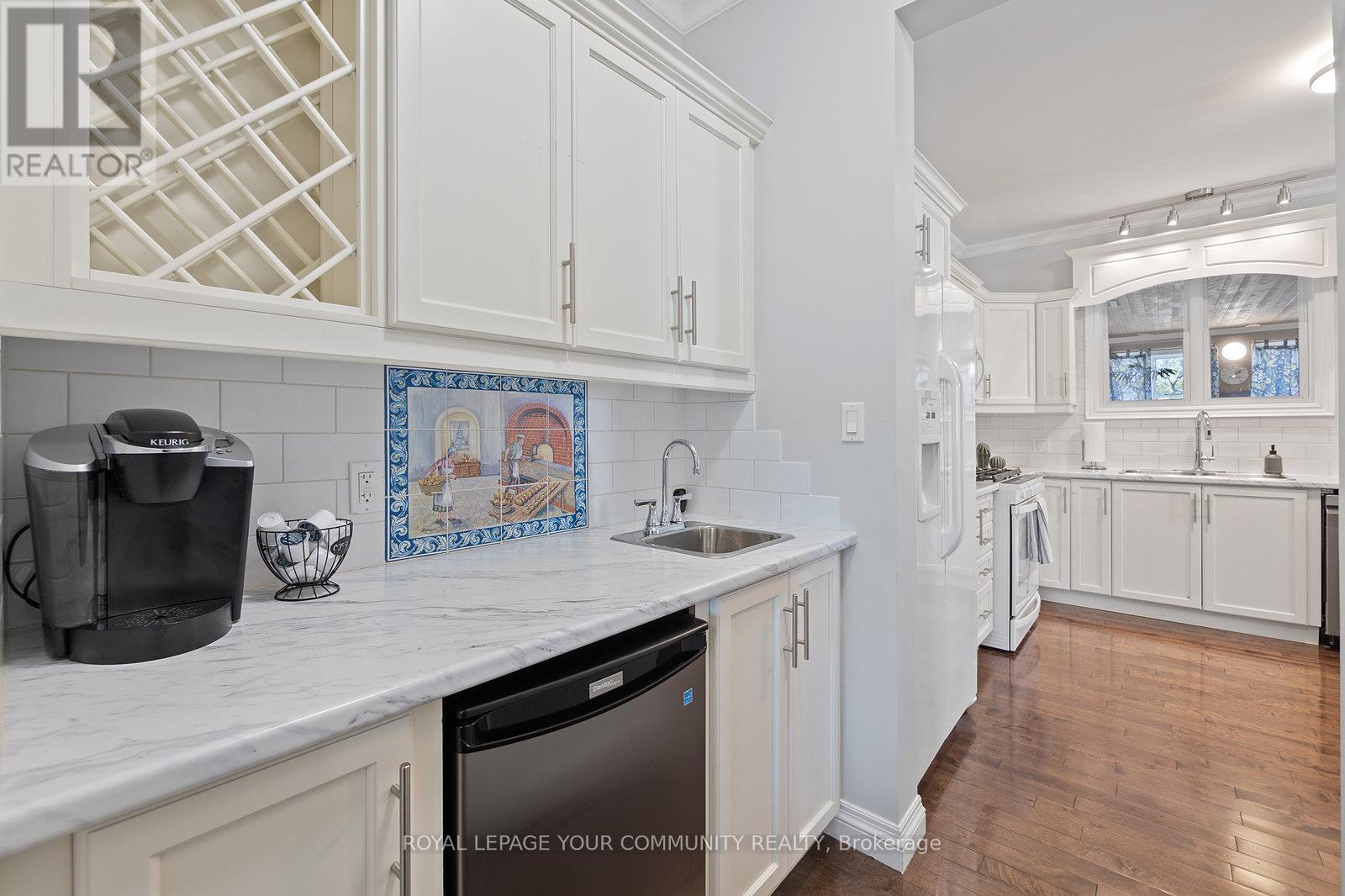 












870 BEACH BOULEVARD

,
Hamilton,




Ontario
L8H6Z4

