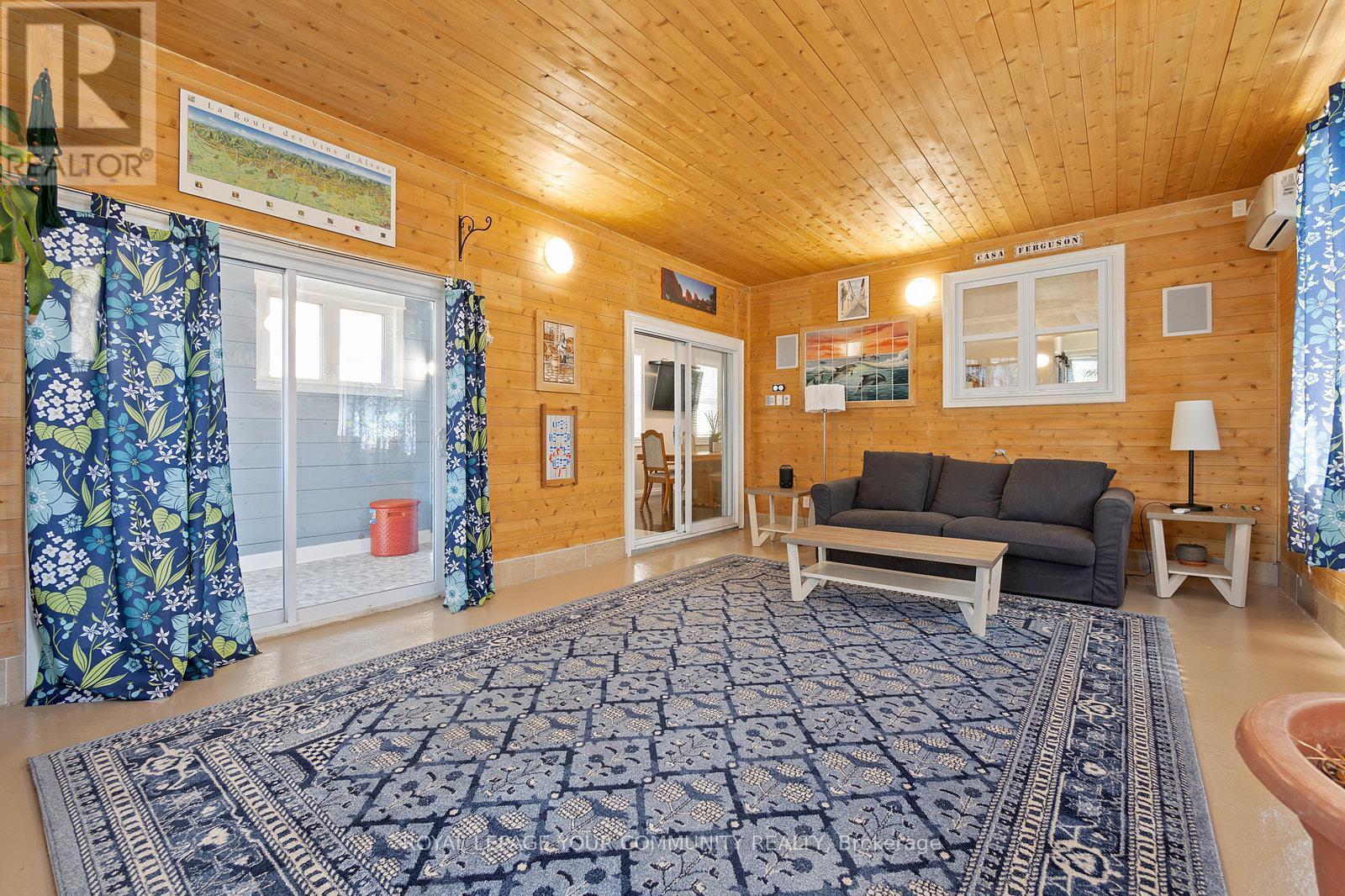 












870 BEACH BOULEVARD

,
Hamilton,




Ontario
L8H6Z4

