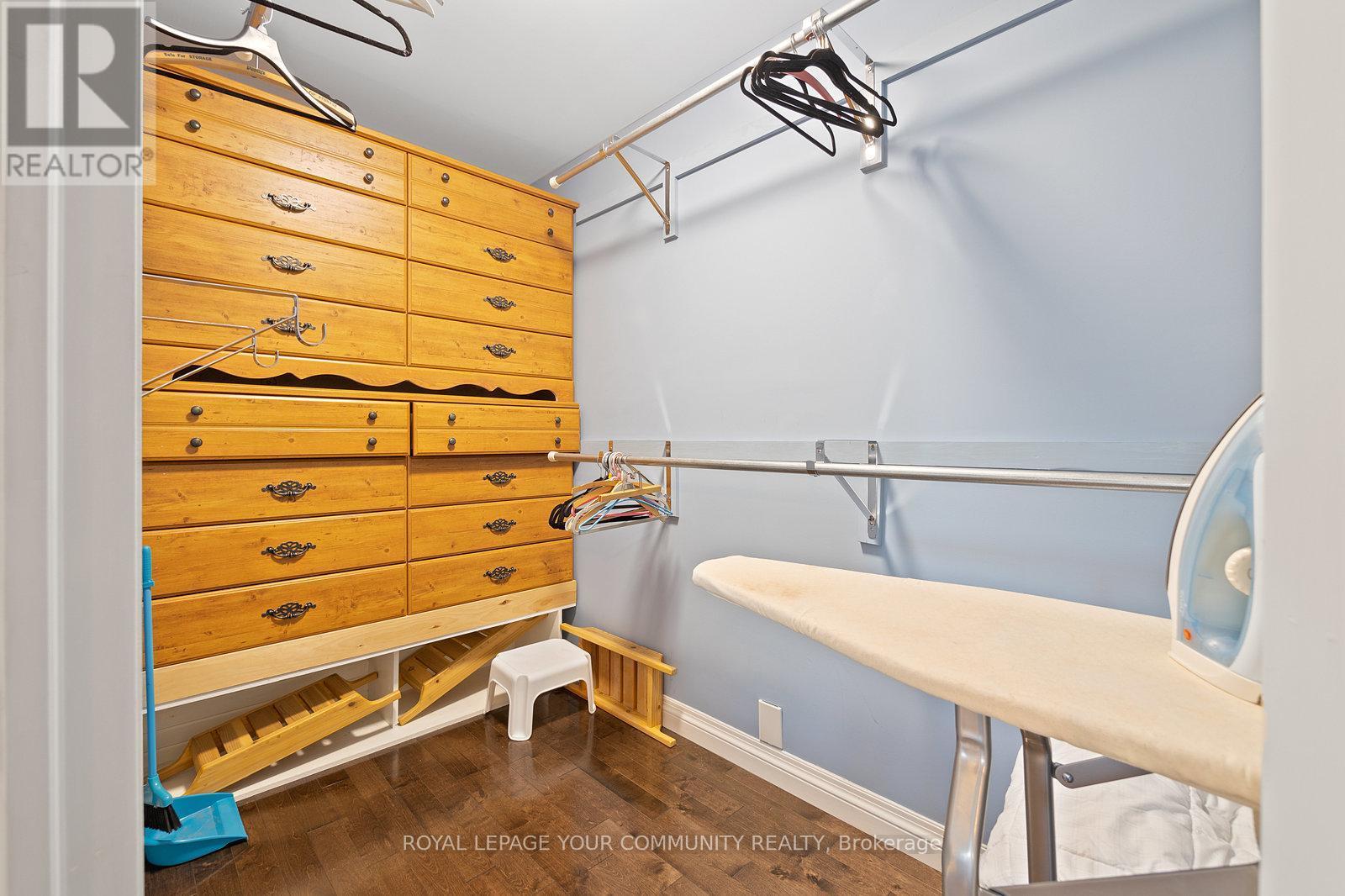 












870 BEACH BOULEVARD

,
Hamilton,




Ontario
L8H6Z4

