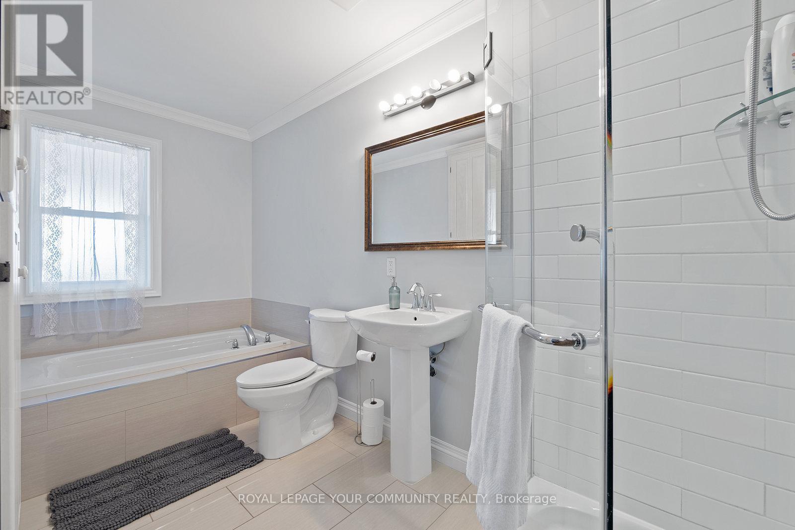 












870 BEACH BOULEVARD

,
Hamilton,




Ontario
L8H6Z4

