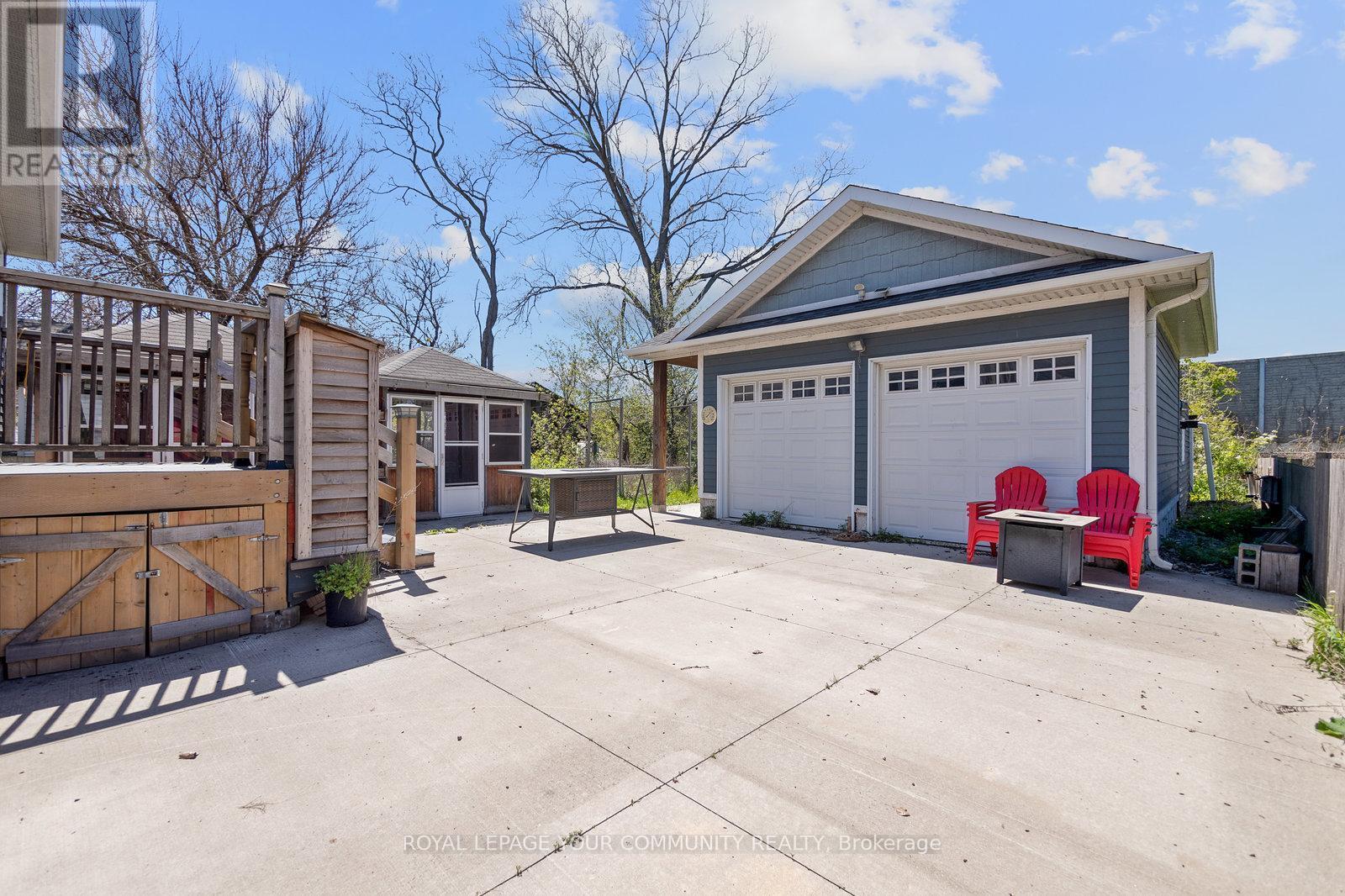












870 BEACH BOULEVARD

,
Hamilton,




Ontario
L8H6Z4

