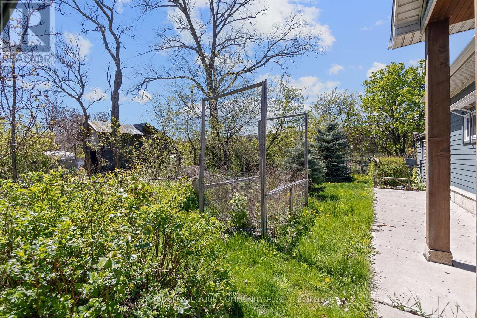 












870 BEACH BOULEVARD

,
Hamilton,




Ontario
L8H6Z4


