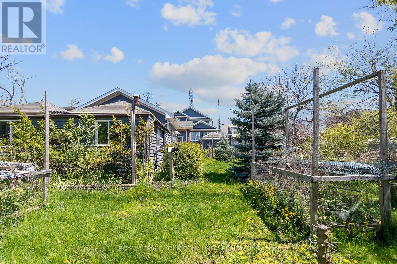 












870 BEACH BOULEVARD

,
Hamilton,




Ontario
L8H6Z4

