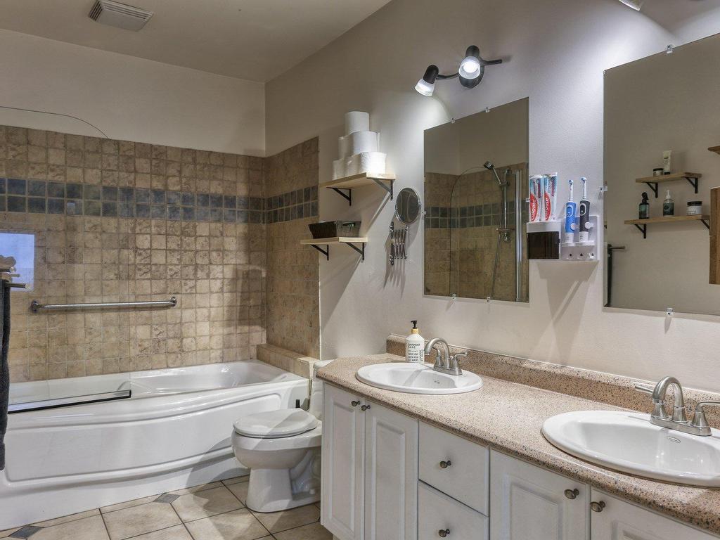 









2743

 - 2745


Av. de la Montagne

,
Shawinigan,




QC
G9N6K4

