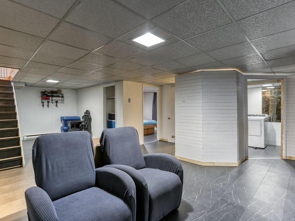 









2743

 - 2745


Av. de la Montagne

,
Shawinigan,




QC
G9N6K4


