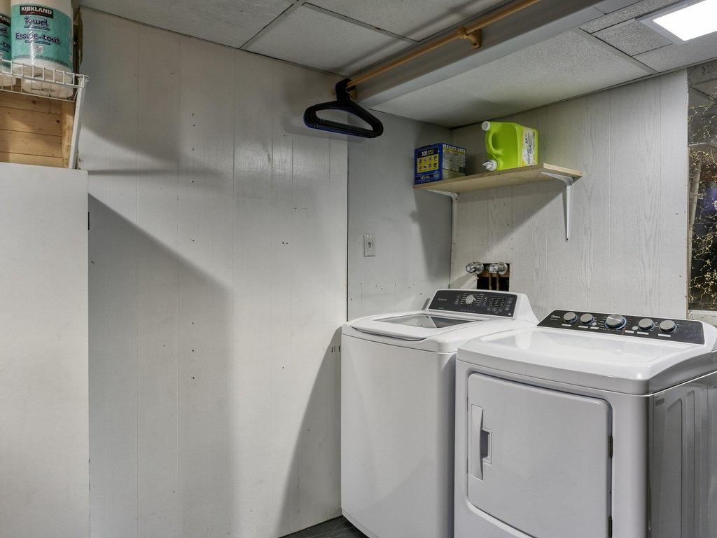 









2743

 - 2745


Av. de la Montagne

,
Shawinigan,




QC
G9N6K4

